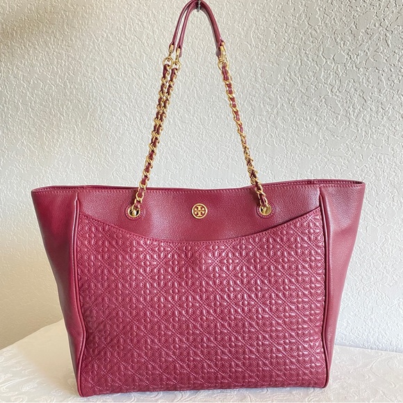 Tory Burch Handbags - Tory Burch burgundy quilted Bryant chain strap Tote bag